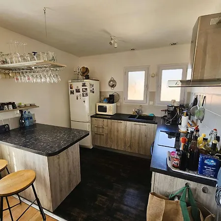 Bel Avec Balcon à 300m De Plage, Climatisation, Internet... Appartement *