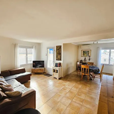 Bel Avec Balcon A 300m De Plage, Climatisation, Internet... *